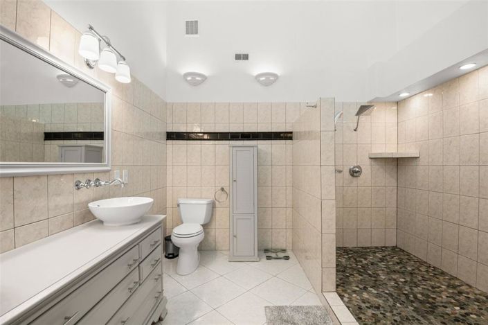 Image No.29-2 Bed Townhouse for sale