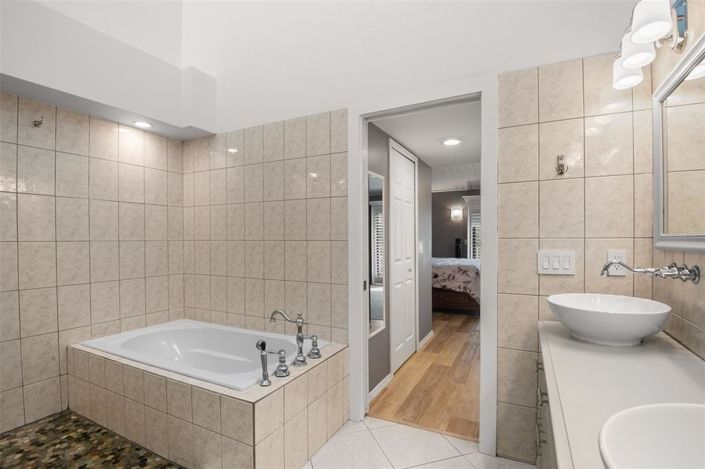 Image No.31-2 Bed Townhouse for sale