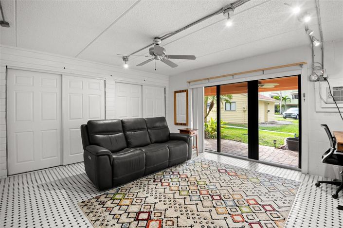 Image No.39-2 Bed Townhouse for sale