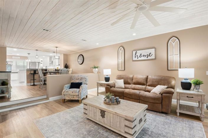 Image No.9-2 Bed Townhouse for sale