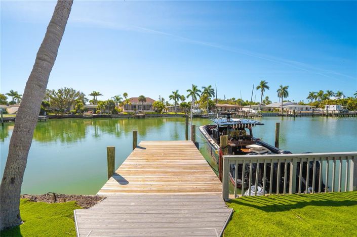 Image No.10-6 Bed Property for sale