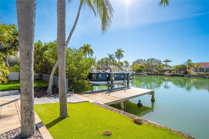 Image No.11-6 Bed Property for sale