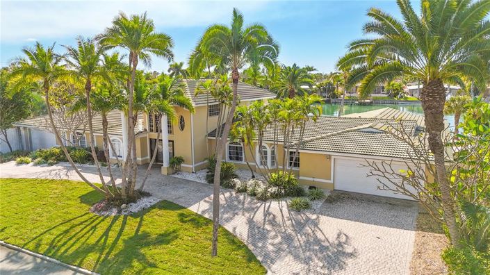 Image No.16-6 Bed Property for sale