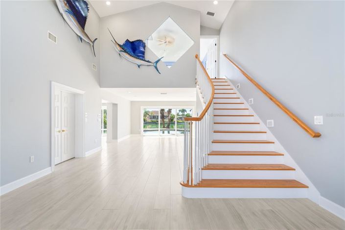 Image No.17-6 Bed Property for sale