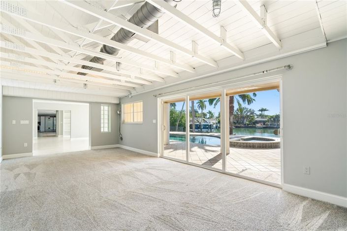 Image No.21-6 Bed Property for sale