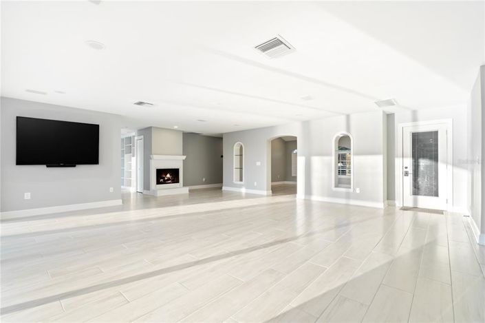 Image No.24-6 Bed Property for sale