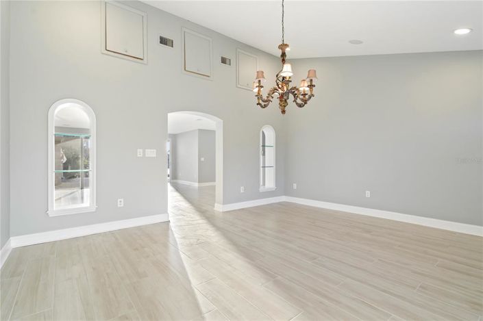 Image No.26-6 Bed Property for sale