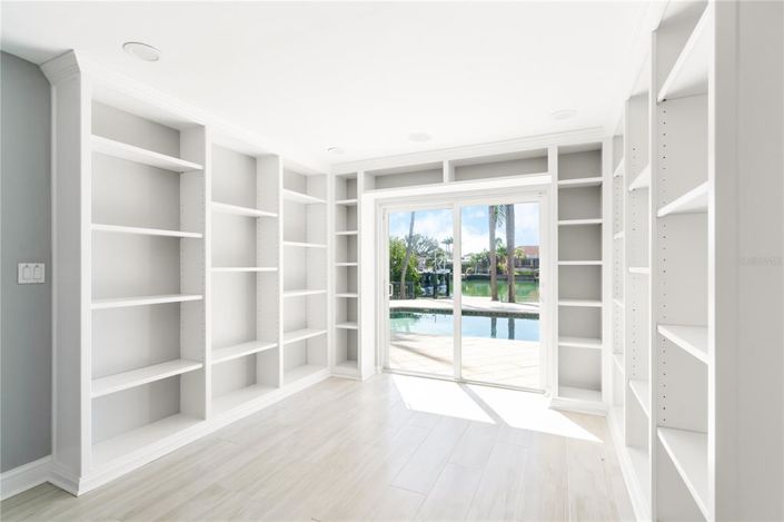 Image No.33-6 Bed Property for sale