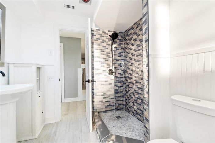 Image No.35-6 Bed Property for sale