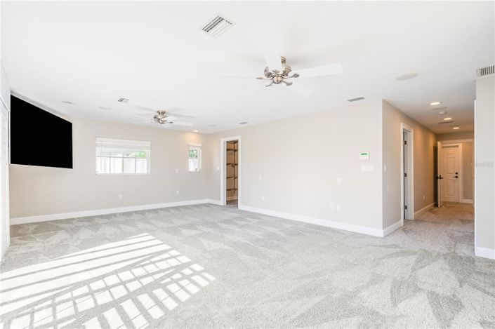 Image No.37-6 Bed Property for sale