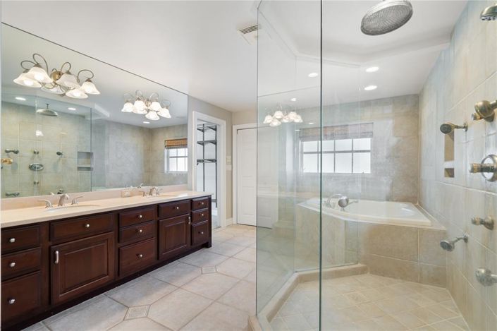 Image No.43-6 Bed Property for sale