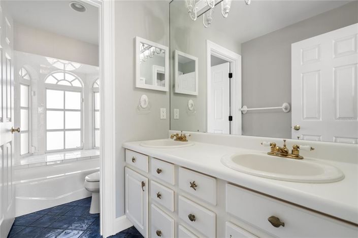 Image No.46-6 Bed Property for sale