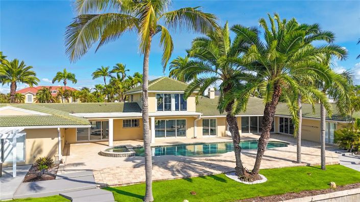 Image No.5-6 Bed Property for sale