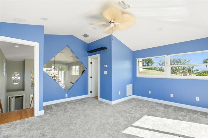 Image No.51-6 Bed Property for sale