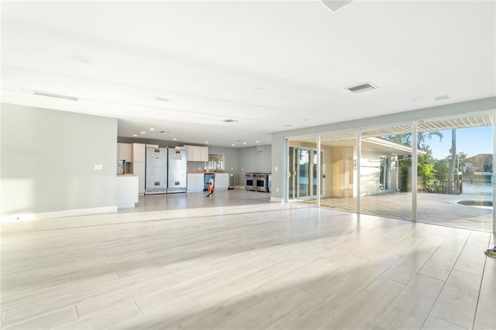 Image No.53-6 Bed Property for sale