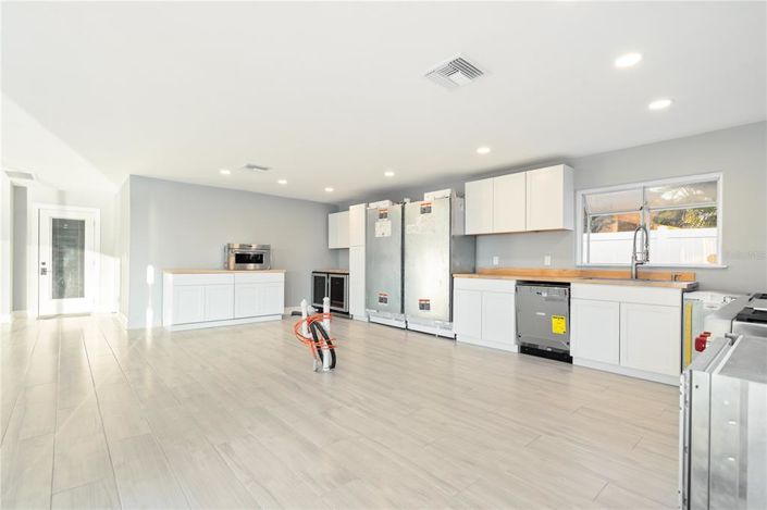 Image No.55-6 Bed Property for sale