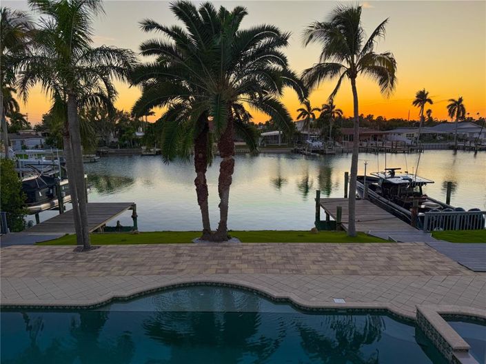 Image No.56-6 Bed Property for sale