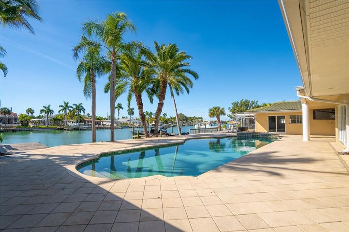 Image No.6-6 Bed Property for sale