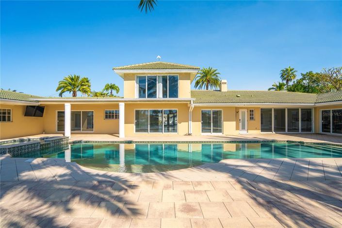 Image No.7-6 Bed Property for sale