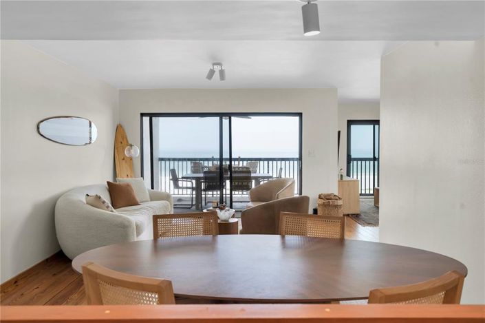 Image No.10-2 Bed Property for sale