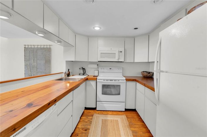 Image No.14-2 Bed Property for sale