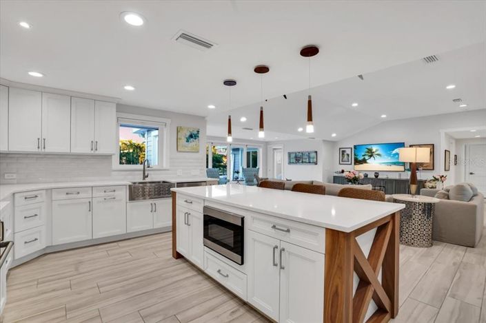 Image No.28-3 Bed Property for sale