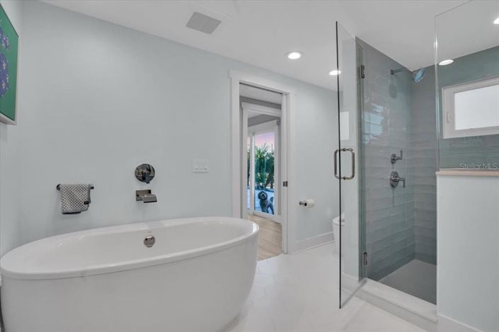 Image No.42-3 Bed Property for sale