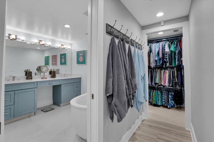 Image No.44-3 Bed Property for sale