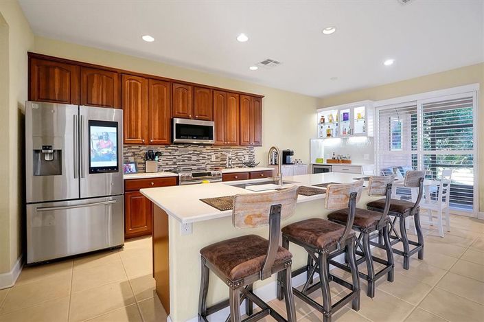 Image No.10-3 Bed Property for sale