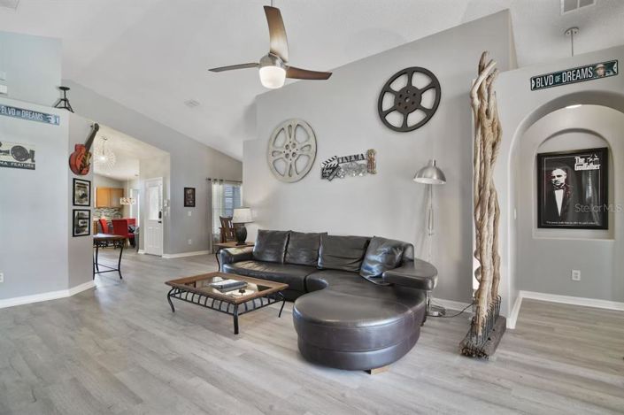 Image No.27-4 Bed Property for sale