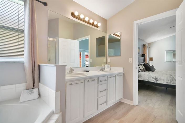 Image No.36-4 Bed Property for sale