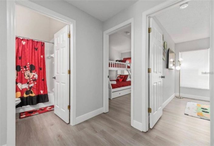 Image No.15-5 Bed Property for sale