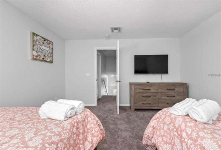 Image No.17-5 Bed Property for sale