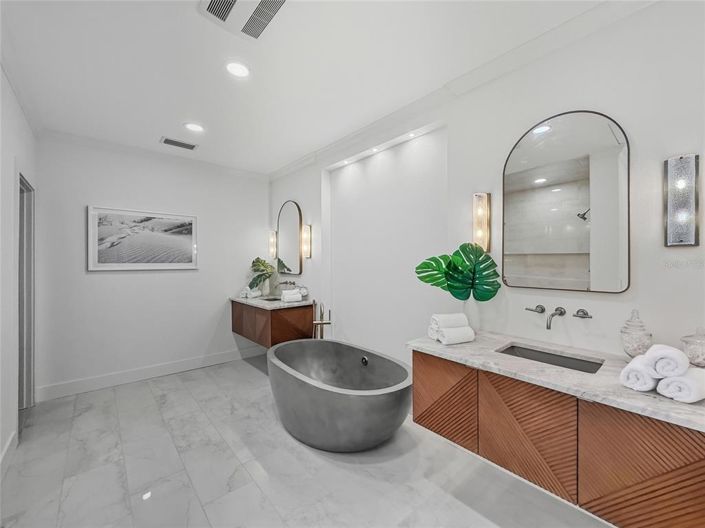 Image No.43-4 Bed Property for sale