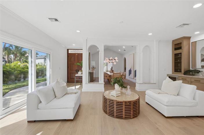 Image No.7-4 Bed Property for sale