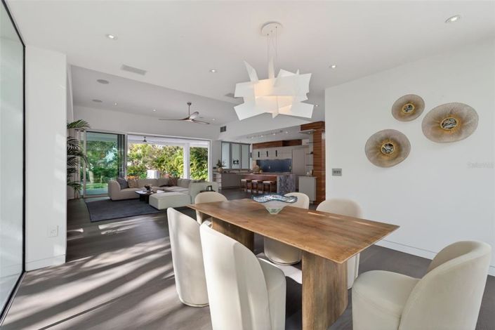 Image No.10-3 Bed Property for sale