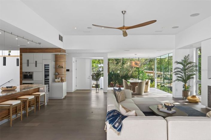 Image No.13-3 Bed Property for sale