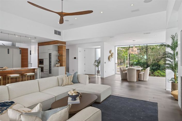 Image No.17-3 Bed Property for sale