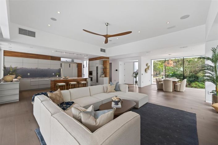 Image No.18-3 Bed Property for sale