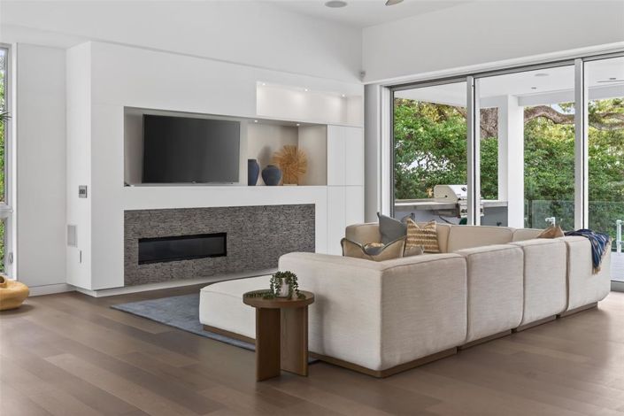 Image No.21-3 Bed Property for sale