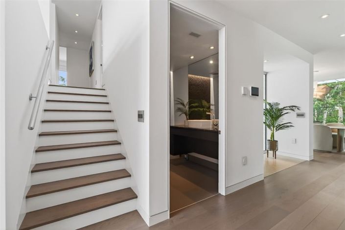 Image No.25-3 Bed Property for sale