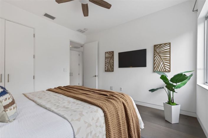 Image No.42-3 Bed Property for sale