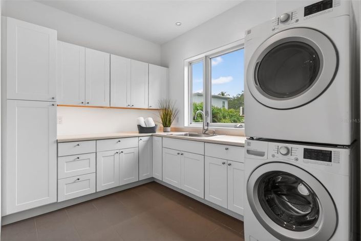 Image No.45-3 Bed Property for sale