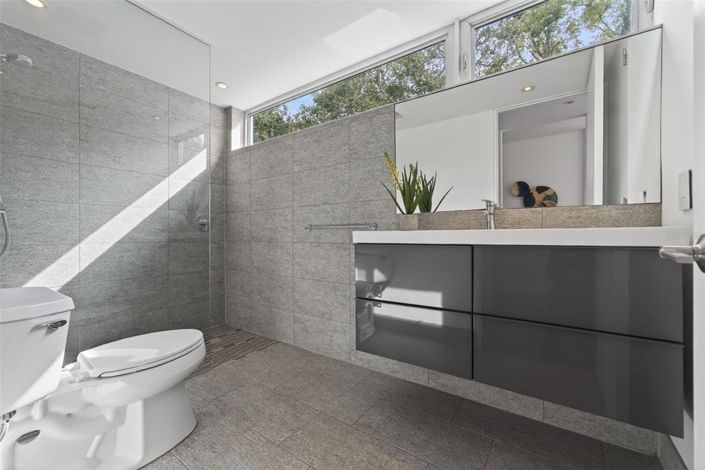 Image No.47-3 Bed Property for sale