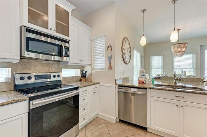 Image No.17-5 Bed Property for sale