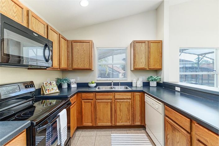 Image No.10-4 Bed Property for sale