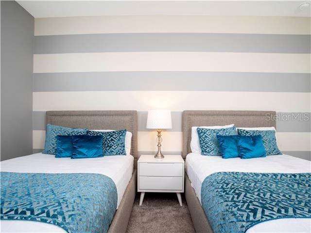 Image No.12-6 Bed Property for sale