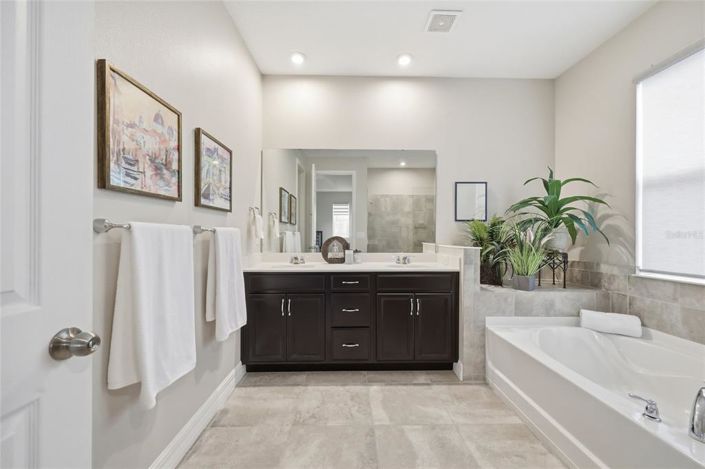 Image No.5-4 Bed Property for sale