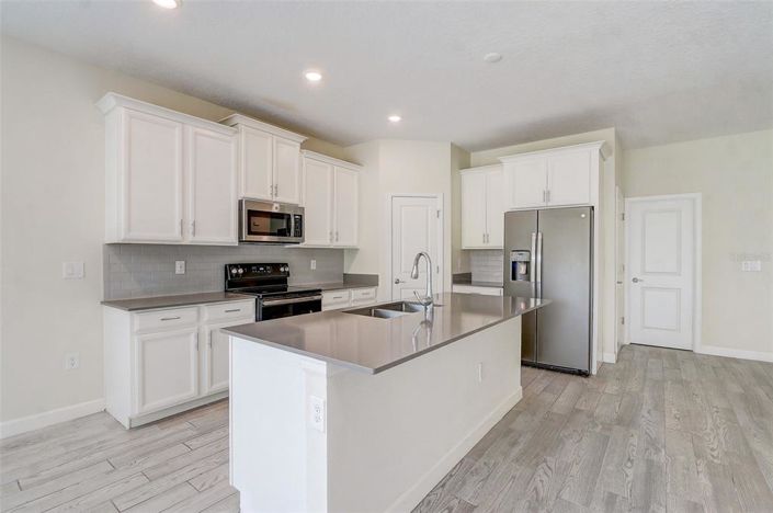 Image No.10-5 Bed Property for sale