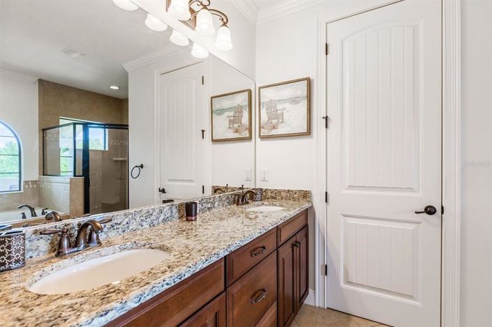 Image No.16-5 Bed Property for sale